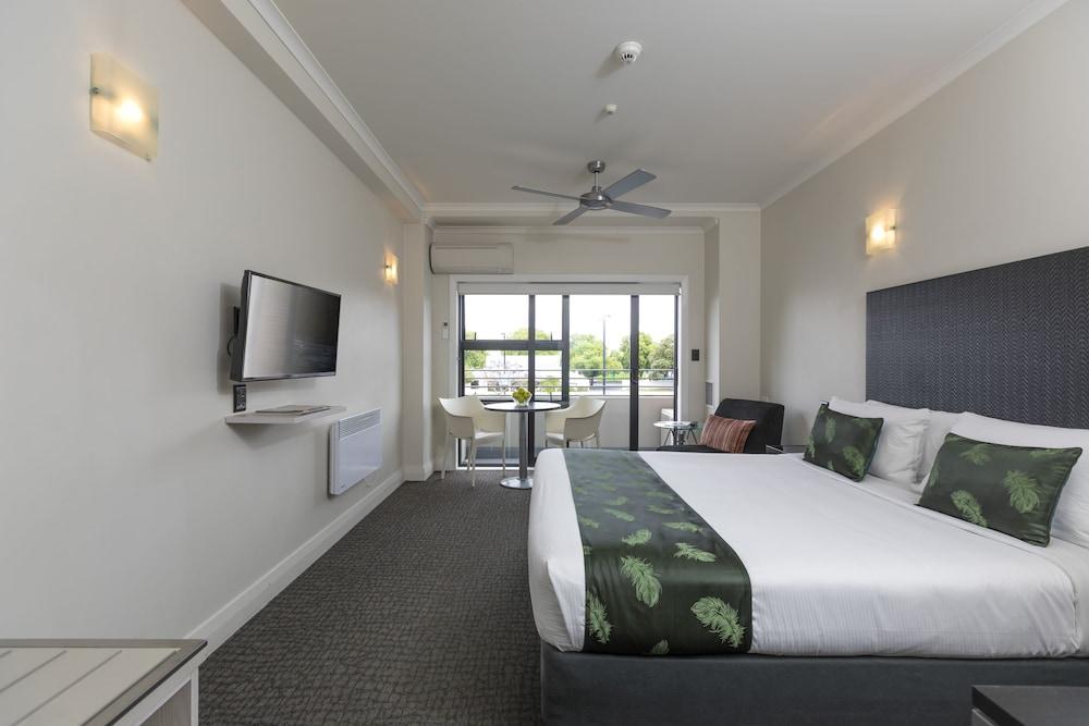Quest Napier Serviced Apartments Bagian luar foto